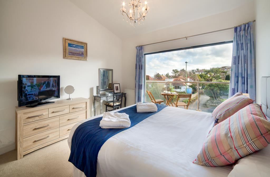 Beaches - South Sands Beach House Торки Номер фото