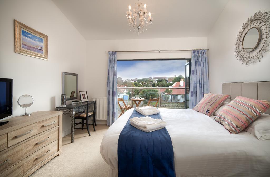 Beaches - South Sands Beach House Торки Номер фото